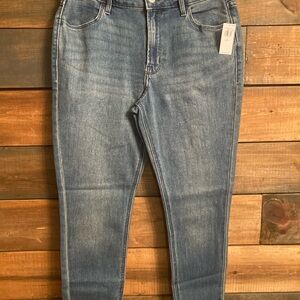 New size 6 high rise Old Navy super skinny  Blue Jeans